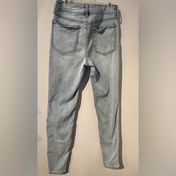 Women’s Size 3 Jeans, Like New - Picture 2 of 3